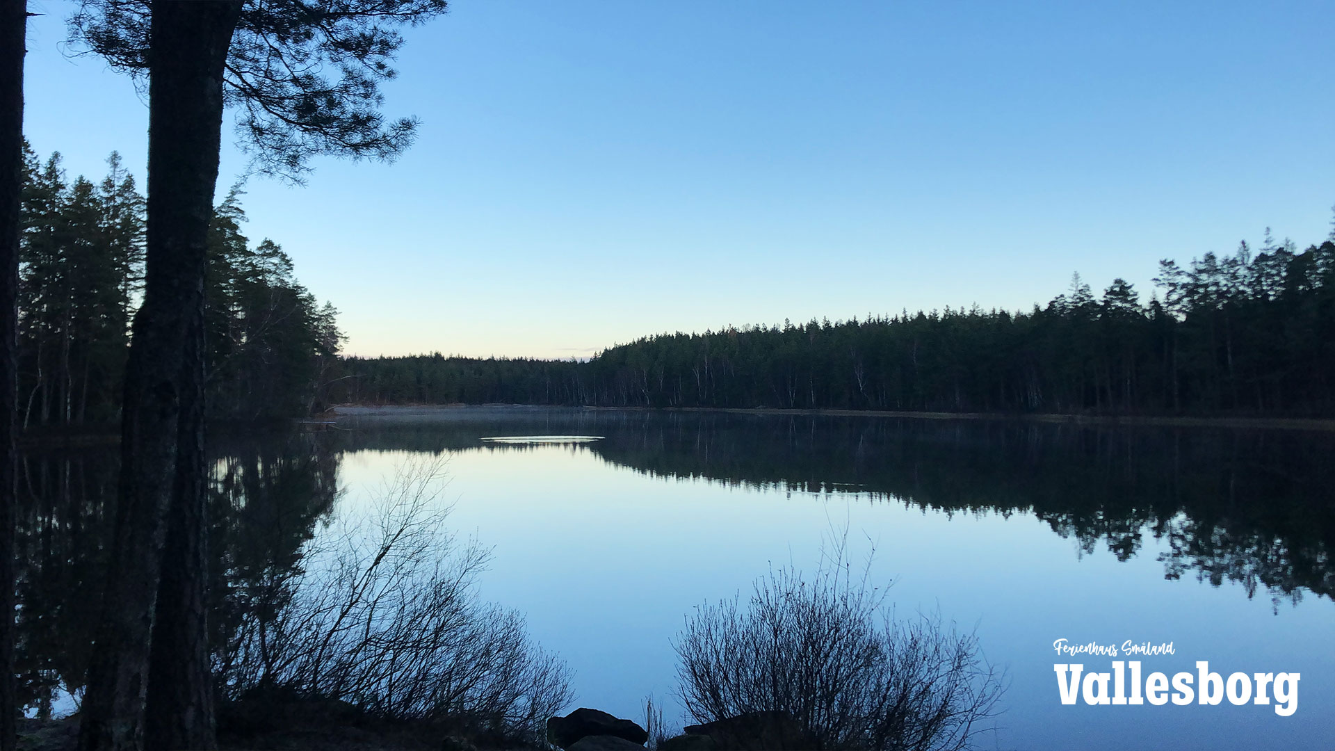 Morgendämmerung an den Harasjömåla Seen in Olofström